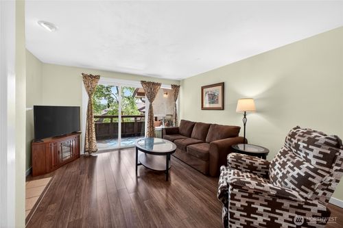 b5-140 Summit Ave N, Kent, WA, 98030-4799 | Card Image
