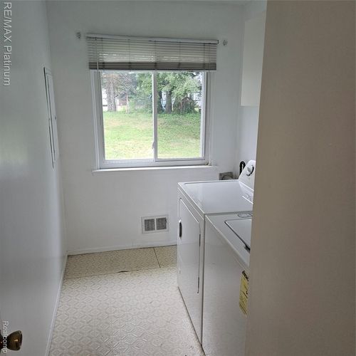 796 Devonshire Blvd, Brighton, MI, 48116-1757 | Card Image