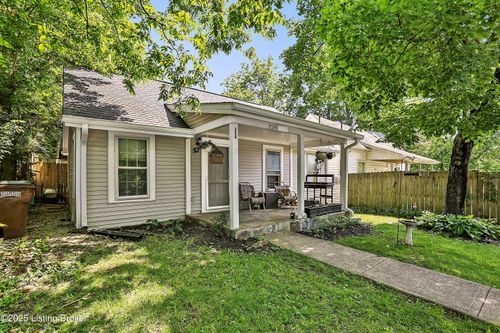 224 E Higgins St, Midway, KY, 40347-5036 | Card Image