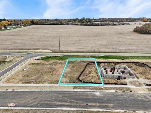 325 Dahlia Dr, Stoughton, WI, 53589 | Card Image