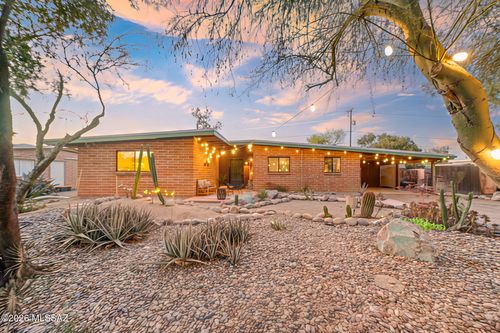 5911 E Oak Street, Tucson, AZ, 85711 | Card Image