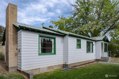 929 2nd Ave, House other with 2 bedrooms, 1 bathrooms and 1 parking in Okanogan WA | Image 2