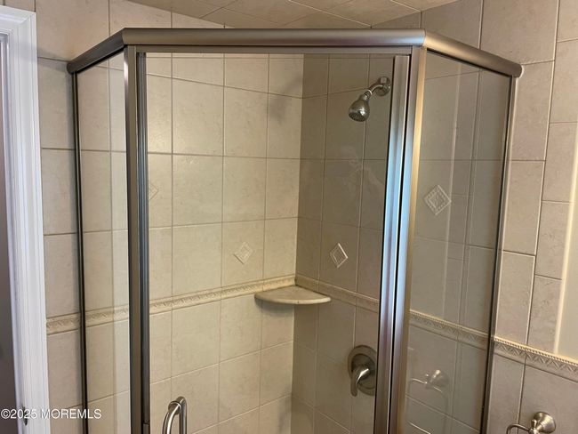 2 nd floor shower | Image 35