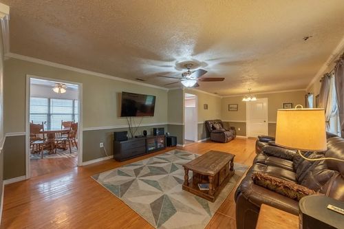 1628 Oakview St, Bryan, TX, 77802-1009 | Card Image
