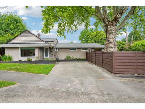 821 Se Bush St, Portland, OR, 97202-3737 | Card Image