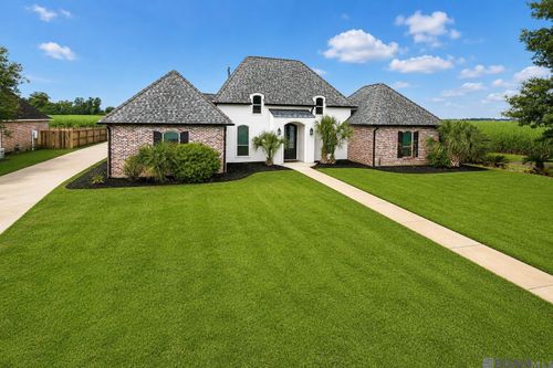 143 Rosebud Dr, Port Allen, LA, 70767-5775 | Card Image