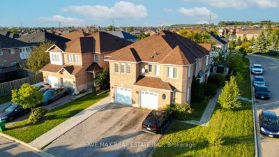 1014 Foxglove Pl, Home with 3 bedrooms, 3 bathrooms and 4 parking in Mississauga ON | Image 2