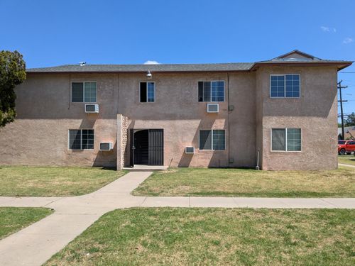 2984 E Mckenzie Ave, Fresno, CA, 93701-2520 | Card Image