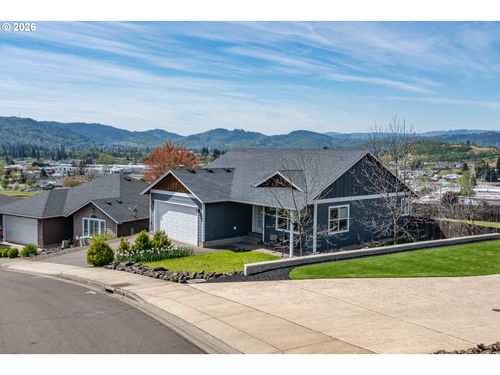 1944 Ne Sunset Loop Dr, Roseburg, OR, 97470-5756 | Card Image