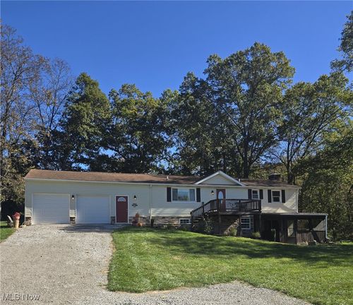 7915 East Pike, Norwich, OH, 43767-9756 | Card Image