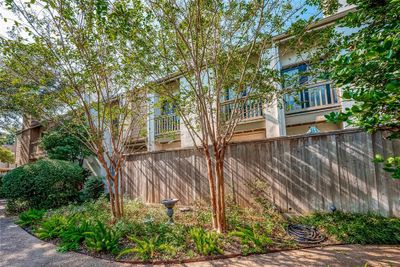 Lovely landscaped front area | Image 3