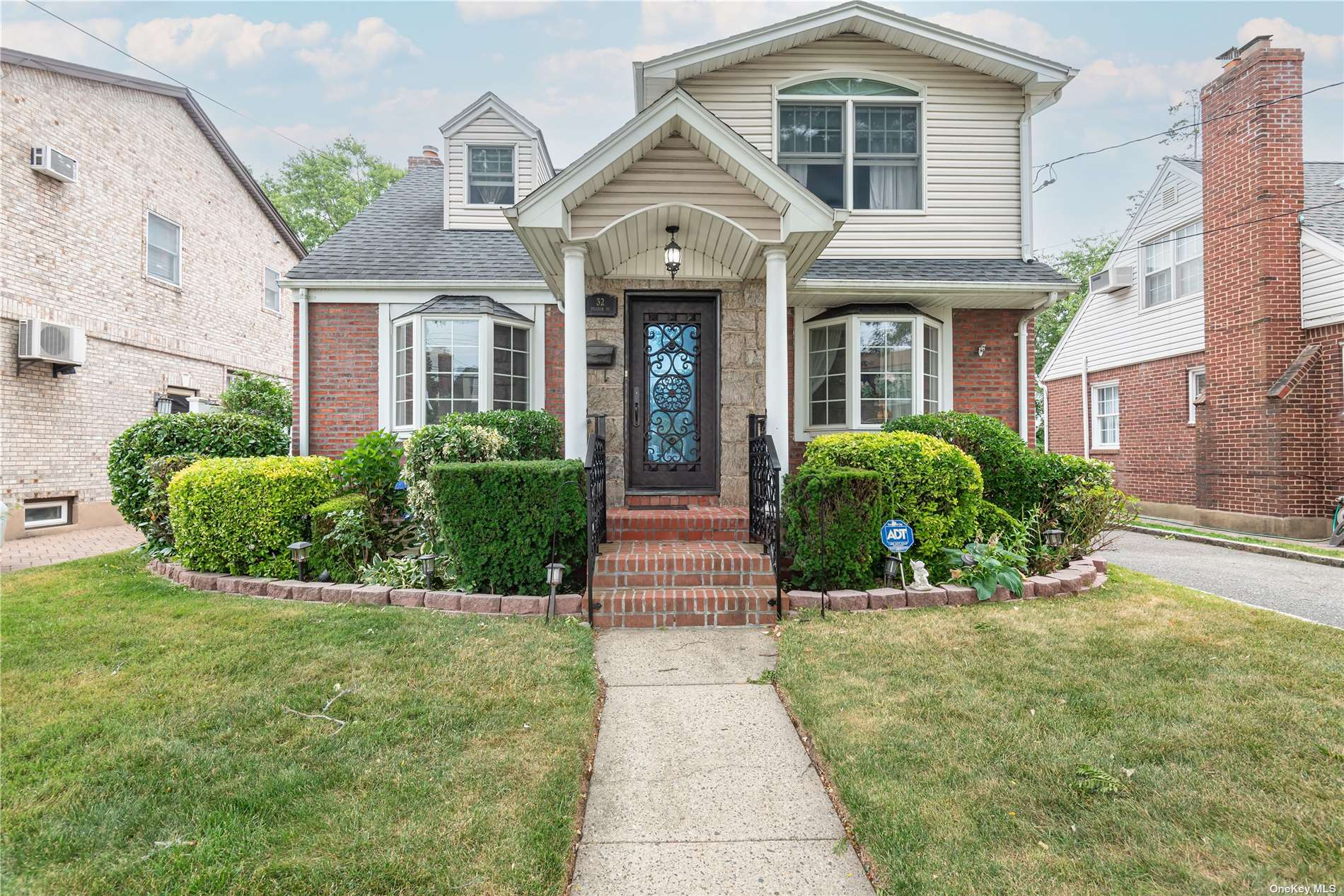 Pilgrim St, New Hyde Park, NY 11040