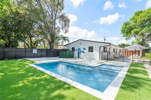 256 Nw 57th St, Miami, FL, 33127-1616 | Card Image