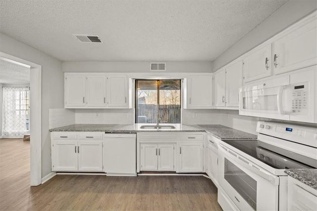 12704 W 110 Th Ter, Condo with 2 bedrooms, 2 bathrooms and null parking in Overland Park KS | Image 7