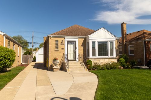 5121 N Nottingham Ave, Chicago, IL, 60656-3609 | Card Image