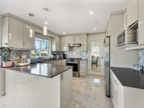 15271 95 Ave, Surrey, BC, V3R9C5 | Card Image