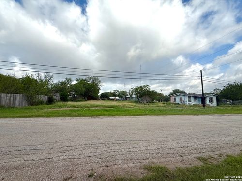 2016 Brown Ave, Jourdanton, TX, 78026-2606 | Card Image