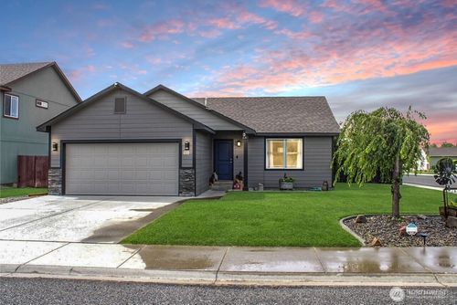 400 E 24th Ave, Ellensburg, WA, 98926-2524 | Card Image
