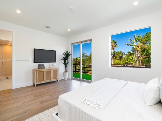 734 14 Th Ave, Townhouse with 4 bedrooms, 4 bathrooms and null parking in Fort Lauderdale FL | Image 14