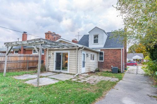 16042 Forest Ave, Eastpointe, MI, 48021-1135 | Card Image
