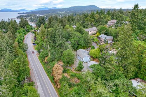 2-6755 Wallace Dr, Brentwood Bay, BC, V8M1A2 | Card Image