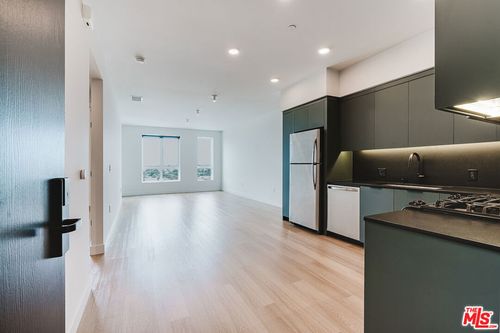 apt-428-10601 Washington Blvd, Culver City, CA, 90232-3482 | Card Image