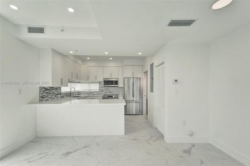 5-7645 Carlyle Ave, Miami Beach, FL, 33141 | Card Image