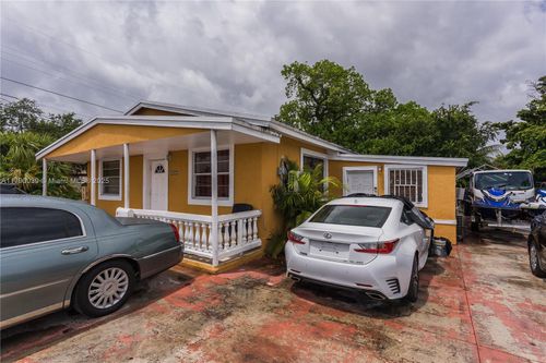 10040 8th Ave, Miami, FL, 33150-1309 | Card Image