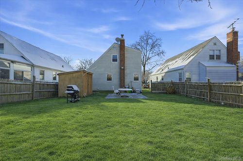 537 8th Ave, New Hyde Park, NY, 11040-5403 | Card Image