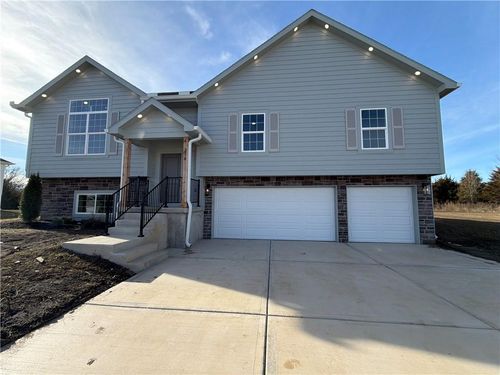 318 Ne 51st Rd, Warrensburg, MO, 64093-7490 | Card Image