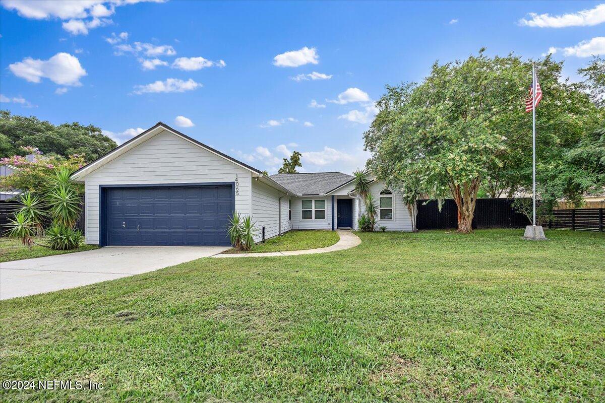LA Launa Cir, Jacksonville, FL 32225
