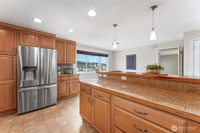 Lots of Cabinets | Image 14