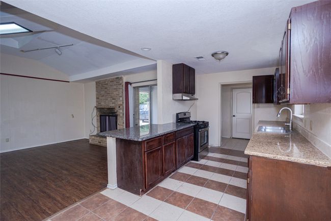 Kitchen another view | Image 9