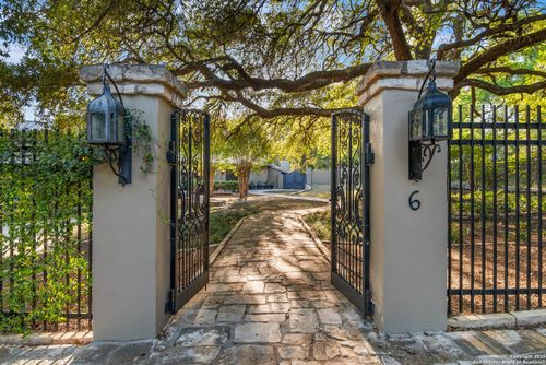 6 Lazy Ln, San Antonio, TX, 78209-2833 | Card Image
