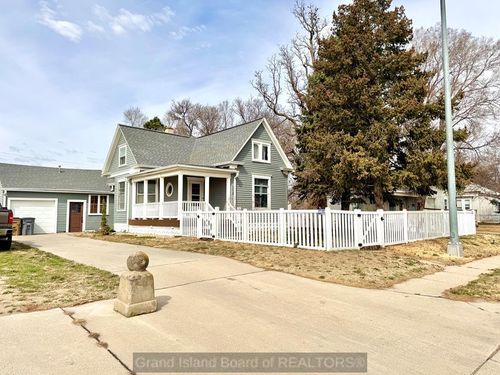 113 Center St, Gibbon, NE, 68840-6028 | Card Image