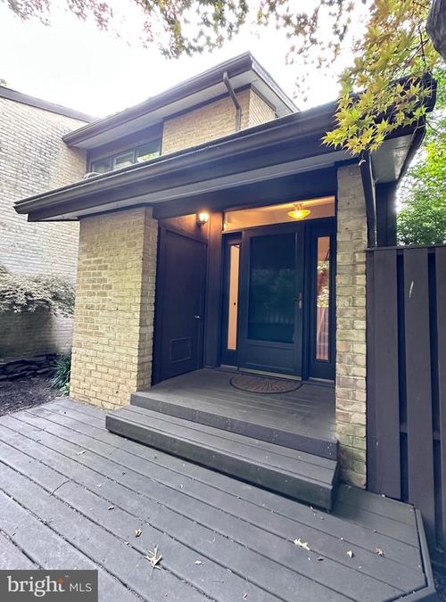 2021 Lakebreeze Way, RESTON, VA, 20191-4024 | Card Image