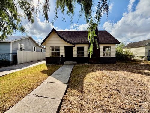 734 N Milam St, San Benito, TX, 78586-5327 | Card Image