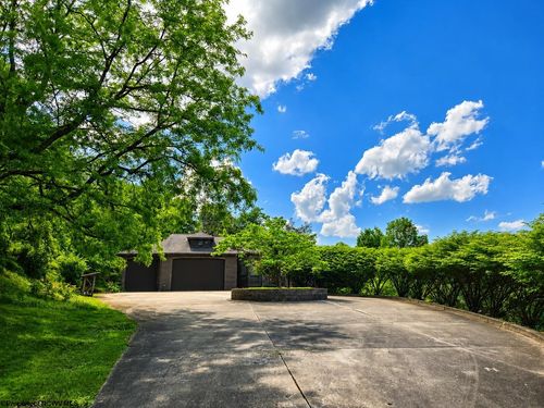 102 Hunters Ridge Rd, Wheeling, WV, 26003-9383 | Card Image