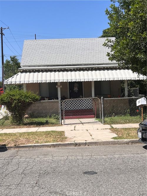 207 E O St, Colton, CA, 92324-3465 | Card Image
