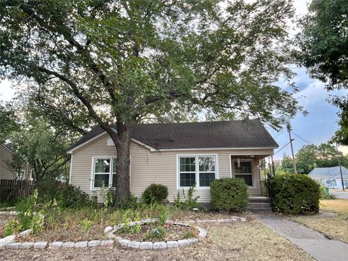 421 N Hickory St, Muenster, TX, 76252-2512 | Card Image