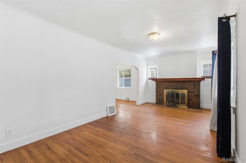 354 S Marshall St, Pontiac, MI, 48342-3432 | Card Image