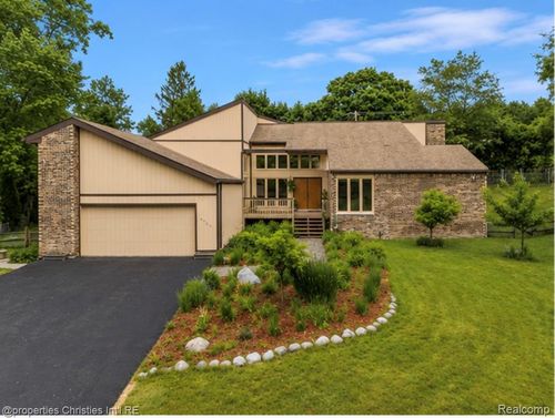 4566 Walden Dr, Bloomfield Hills, MI, 48301-1149 | Card Image