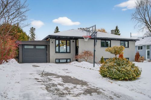 4 Holman Cres, Aurora, ON, L4G1Z9 | Card Image