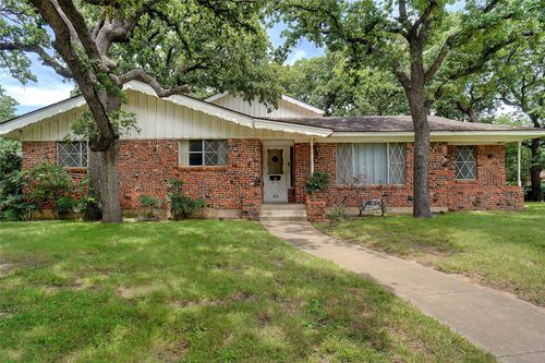 520 Circleview Dr S, Hurst, TX, 76054-3410 | Card Image