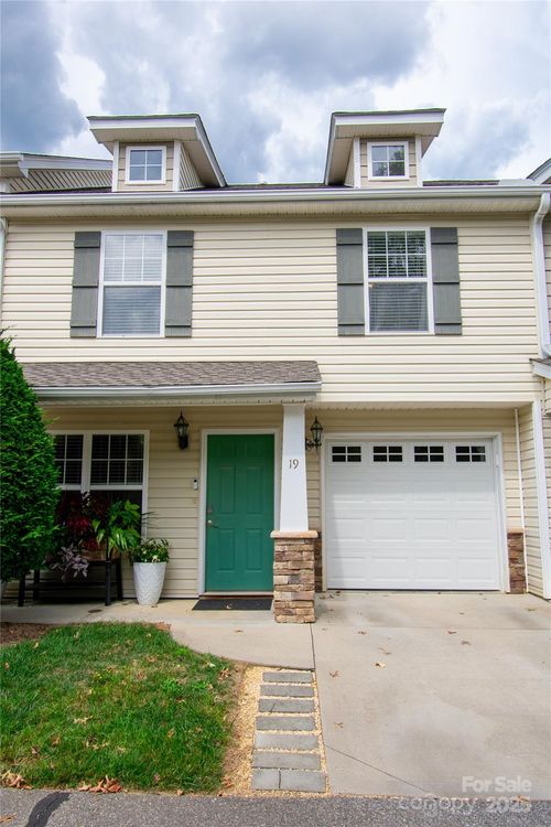 19 Singleton Ln, Fletcher, NC, 28732-8561 | Card Image