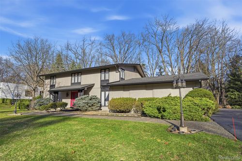 32322 Scenic Ln, Franklin, MI, 48025-1750 | Card Image