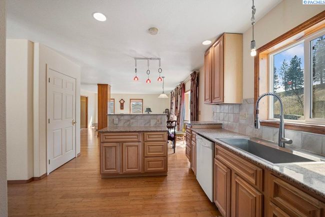 515 Nw Robert St, Home with 4 bedrooms, 4 bathrooms and null parking in Pullman WA | Image 9