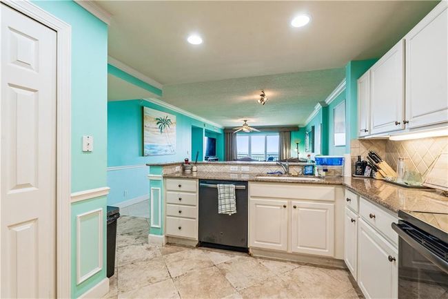 APT-402 - 3702 N Highway A1a, Condo with 3 bedrooms, 3 bathrooms and null parking in Hutchinson Island FL | Image 14