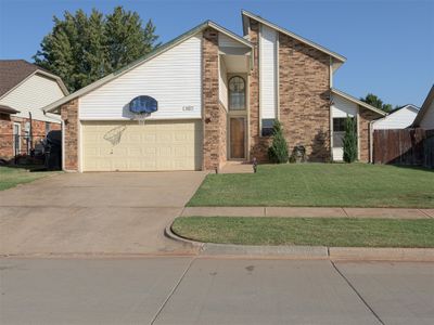 2221 Ne 9th Street, House other with 3 bedrooms, 2 bathrooms and null parking in Moore OK | Image 2