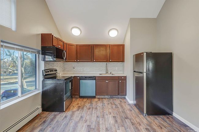 2 - 158 Oldfield Ave, Condo with 3 bedrooms, 2 bathrooms and null parking in Amityville NY | Image 7